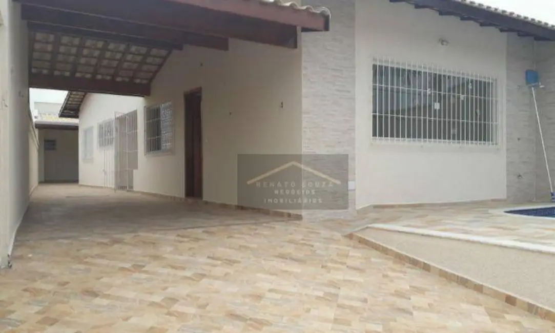 Foto 1 de Casa com 3 quartos à venda, 250m2 em Peruibe - SP