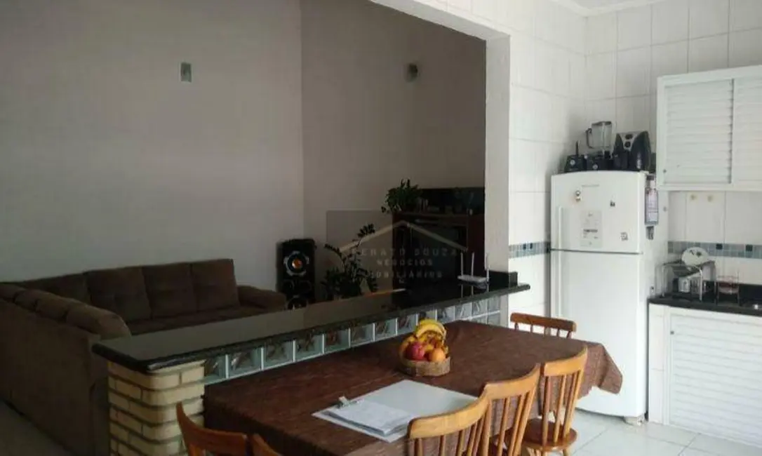 Casa com 3 quartos à venda, 250m2 em Peruibe - SP - imagem 6 Foto 6 de Casa com 3 quartos à venda, 250m2 em Peruibe - SP