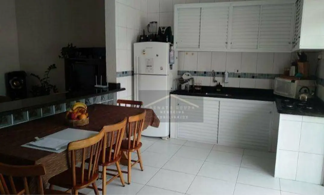 Casa com 3 quartos à venda, 250m2 em Peruibe - SP - imagem 7 Foto 7 de Casa com 3 quartos à venda, 250m2 em Peruibe - SP