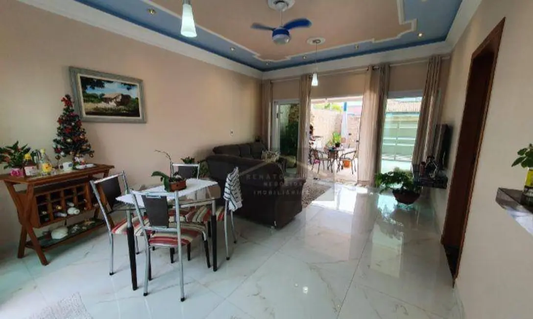 Casa com 3 quartos à venda, 250m2 em Peruibe - SP - imagem 8 Foto 8 de Casa com 3 quartos à venda, 250m2 em Peruibe - SP