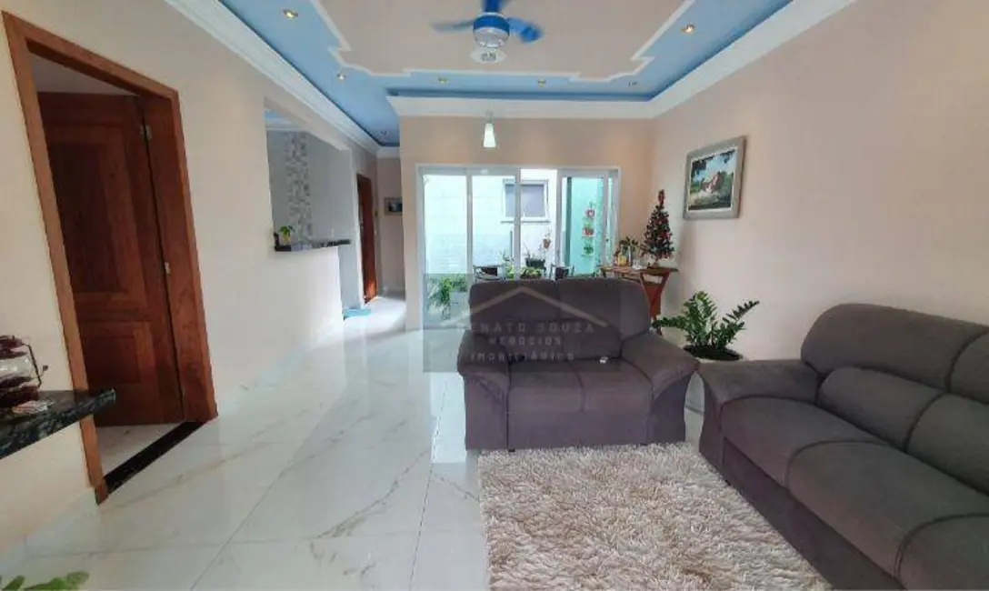 Casa com 3 quartos à venda, 250m2 em Peruibe - SP - imagem 5 Foto 5 de Casa com 3 quartos à venda, 250m2 em Peruibe - SP