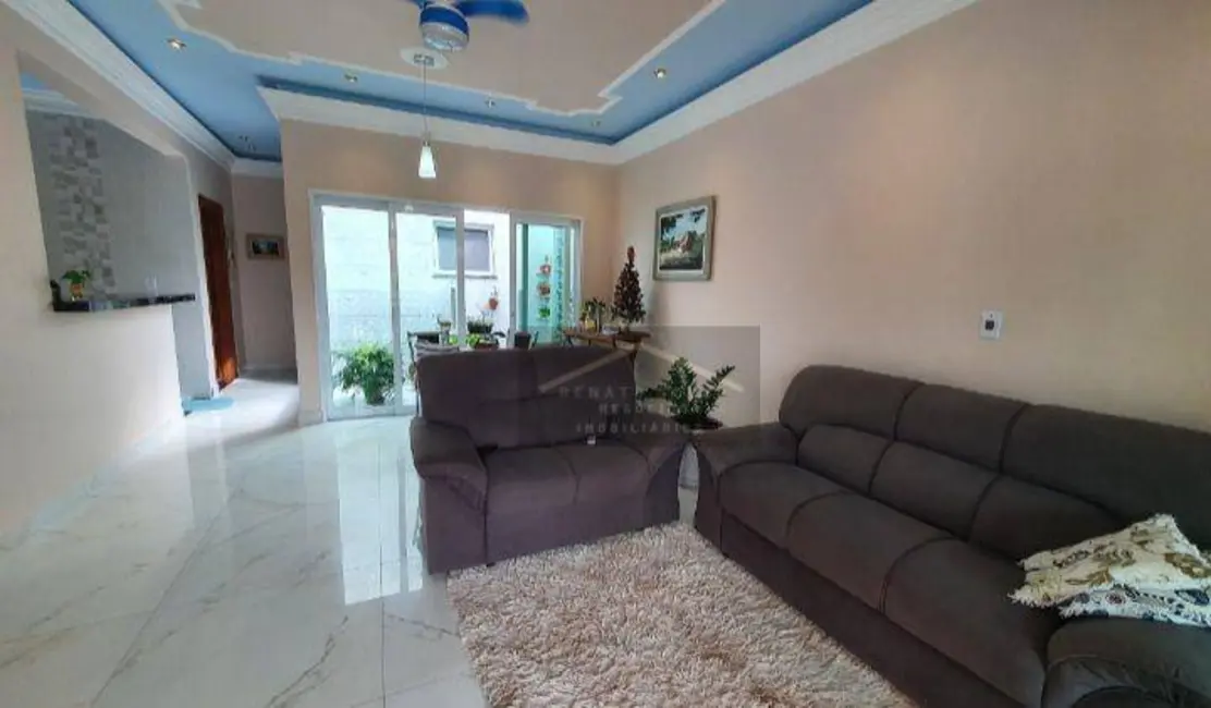 Casa com 3 quartos à venda, 250m2 em Peruibe - SP - imagem 4 Foto 4 de Casa com 3 quartos à venda, 250m2 em Peruibe - SP