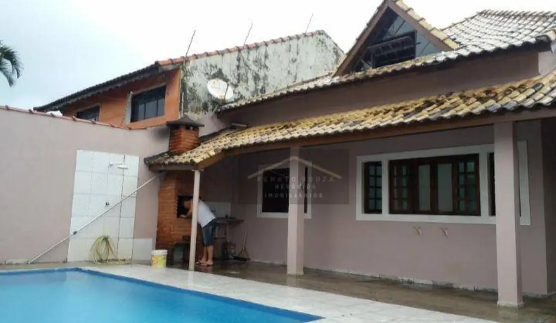 Foto 1 de Sobrado com 4 quartos à venda, 250m2 em Peruibe - SP