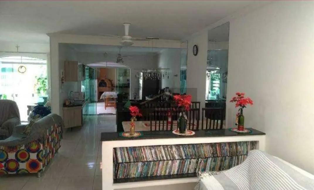 Casa com 3 quartos à venda, 290m2 em Peruibe - SP - imagem 3 Foto 3 de Casa com 3 quartos à venda, 290m2 em Peruibe - SP