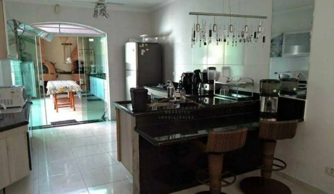 Casa com 3 quartos à venda, 290m2 em Peruibe - SP - imagem 5 Foto 5 de Casa com 3 quartos à venda, 290m2 em Peruibe - SP