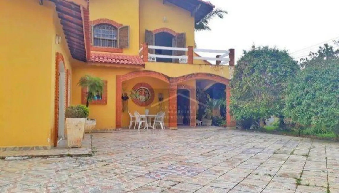 Sobrado com 4 quartos à venda, 500m2 em Peruibe - SP - imagem 2 Foto 2 de Sobrado com 4 quartos à venda, 500m2 em Peruibe - SP