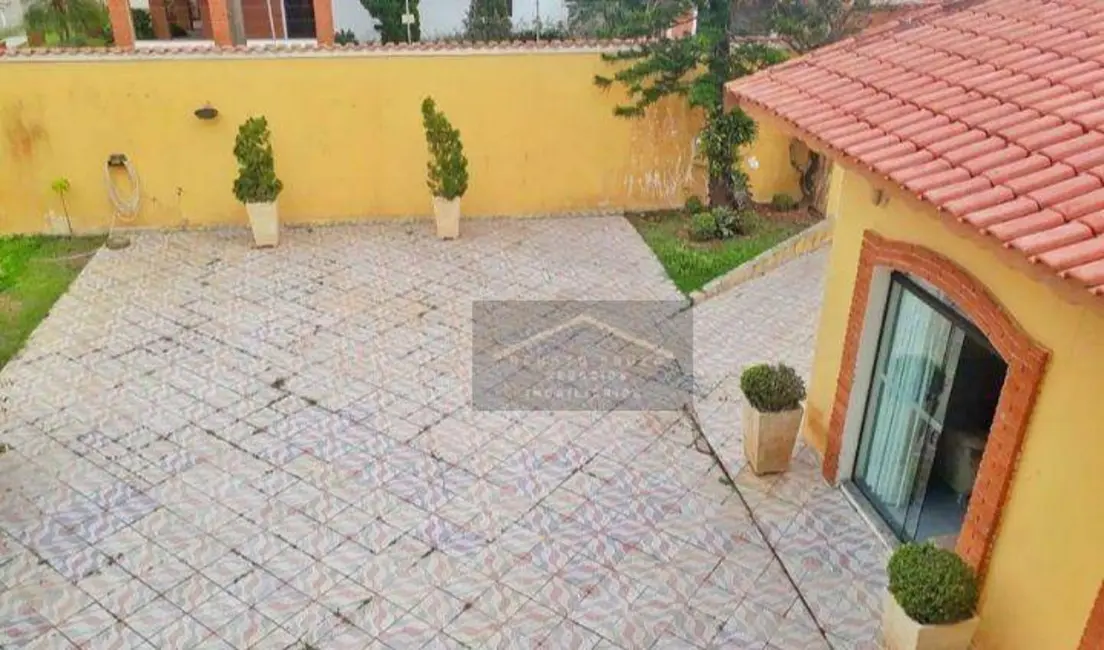 Sobrado com 4 quartos à venda, 500m2 em Peruibe - SP - imagem 4 Foto 4 de Sobrado com 4 quartos à venda, 500m2 em Peruibe - SP