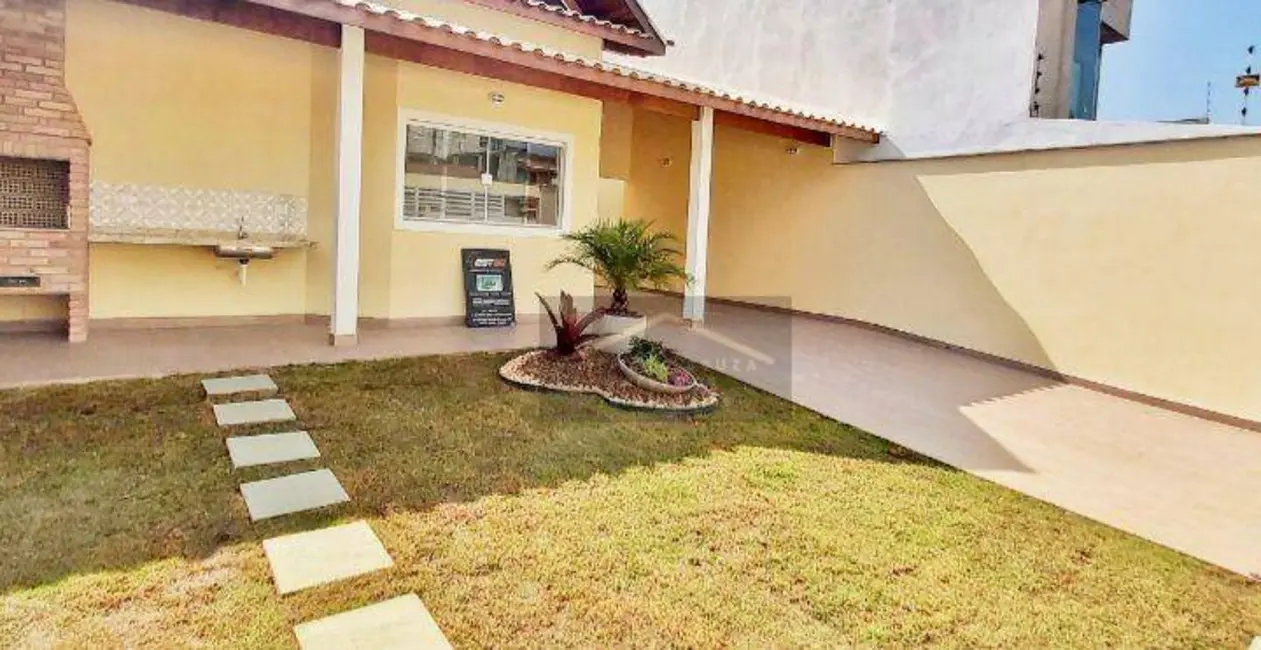 Foto 2 de Casa com 3 quartos à venda, 250m2 em Peruibe - SP