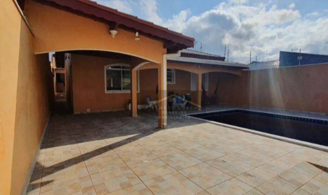 Foto 3 de Casa com 2 quartos à venda, 250m2 em Peruibe - SP