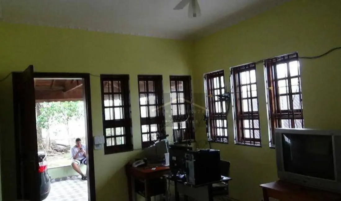 Sobrado com 3 quartos à venda, 360m2 em Peruibe - SP - imagem 4 Foto 4 de Sobrado com 3 quartos à venda, 360m2 em Peruibe - SP