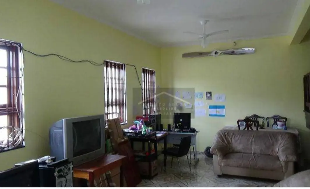 Sobrado com 3 quartos à venda, 360m2 em Peruibe - SP - imagem 3 Foto 3 de Sobrado com 3 quartos à venda, 360m2 em Peruibe - SP