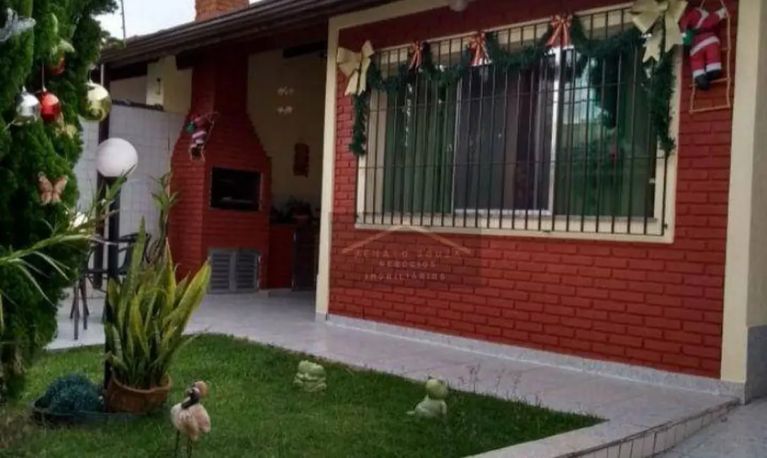 Foto 1 de Casa com 3 quartos à venda, 250m2 em Peruibe - SP