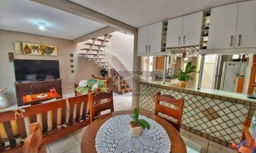 Sobrado com 3 quartos à venda, 99m2 em Peruibe - SP - imagem 7 Foto 7 de Sobrado com 3 quartos à venda, 99m2 em Peruibe - SP