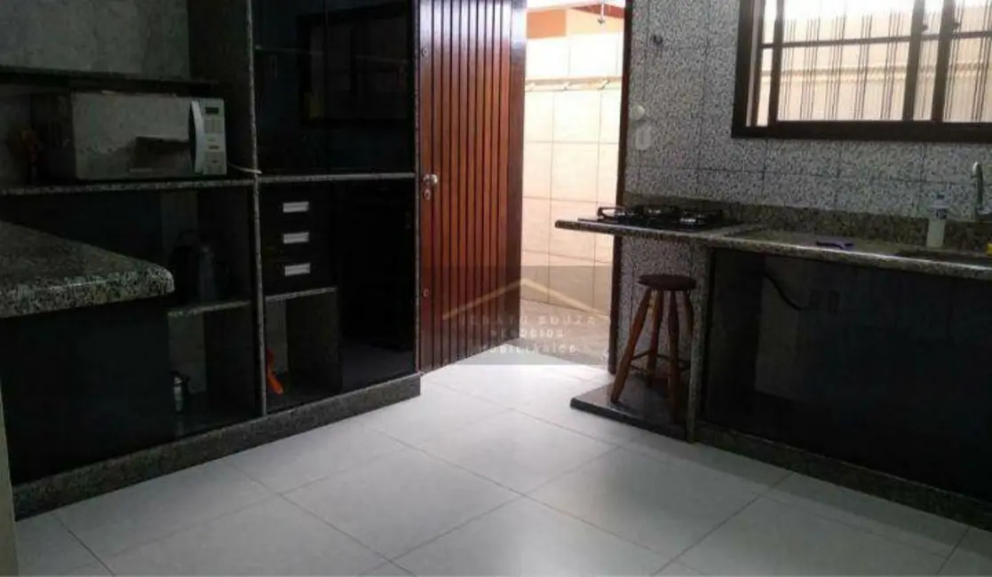 Casa com 3 quartos à venda, 500m2 em Peruibe - SP - imagem 6 Foto 6 de Casa com 3 quartos à venda, 500m2 em Peruibe - SP