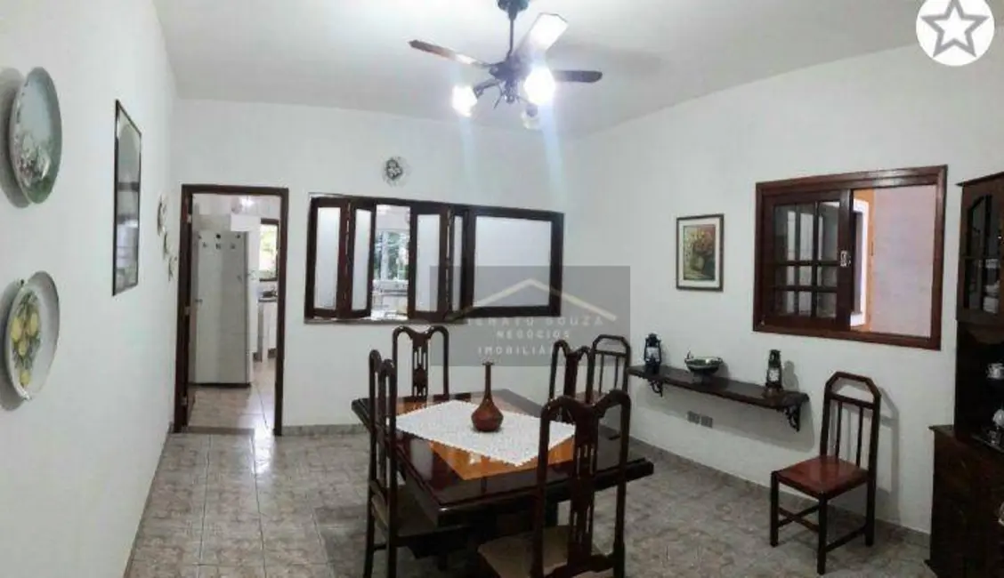 Sobrado com 5 quartos à venda, 420m2 em Peruibe - SP - imagem 5 Foto 5 de Sobrado com 5 quartos à venda, 420m2 em Peruibe - SP