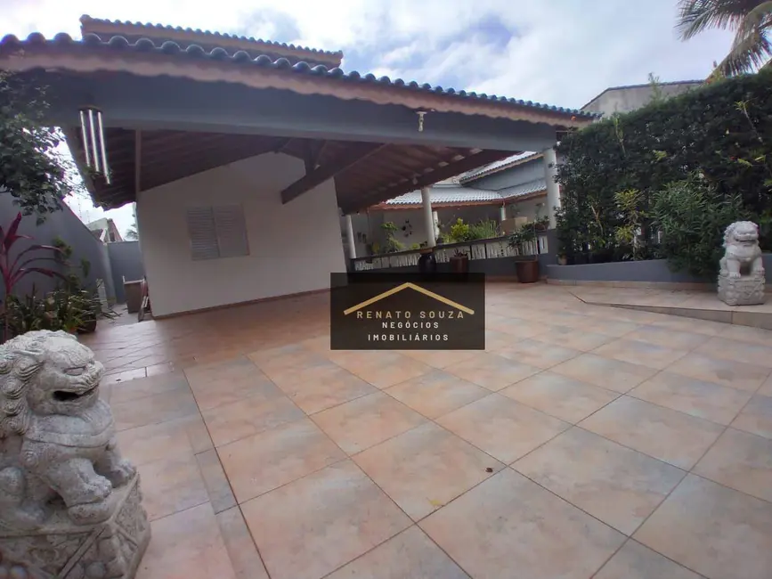 Sobrado com 4 quartos à venda, 500m2 em Peruibe - SP - imagem 4 Foto 4 de Sobrado com 4 quartos à venda, 500m2 em Peruibe - SP