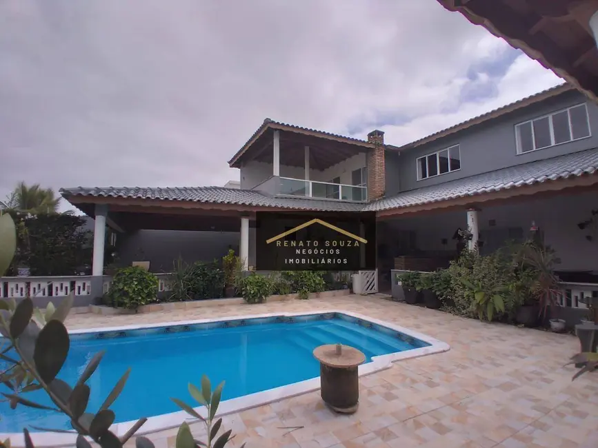 Sobrado com 4 quartos à venda, 500m2 em Peruibe - SP - imagem 1 Foto 1 de Sobrado com 4 quartos à venda, 500m2 em Peruibe - SP