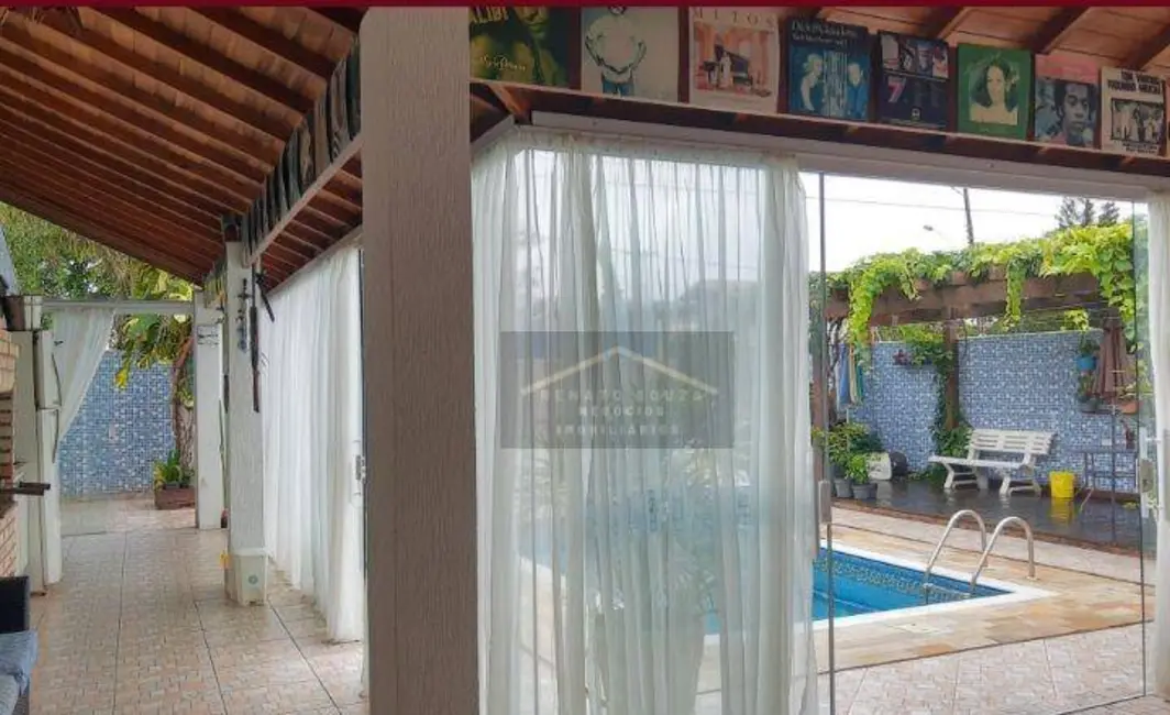 Casa com 3 quartos à venda, 250m2 em Peruibe - SP - imagem 5 Foto 5 de Casa com 3 quartos à venda, 250m2 em Peruibe - SP