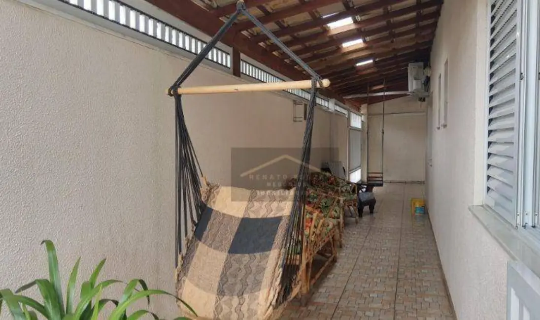 Casa com 3 quartos à venda, 250m2 em Peruibe - SP - imagem 8 Foto 8 de Casa com 3 quartos à venda, 250m2 em Peruibe - SP