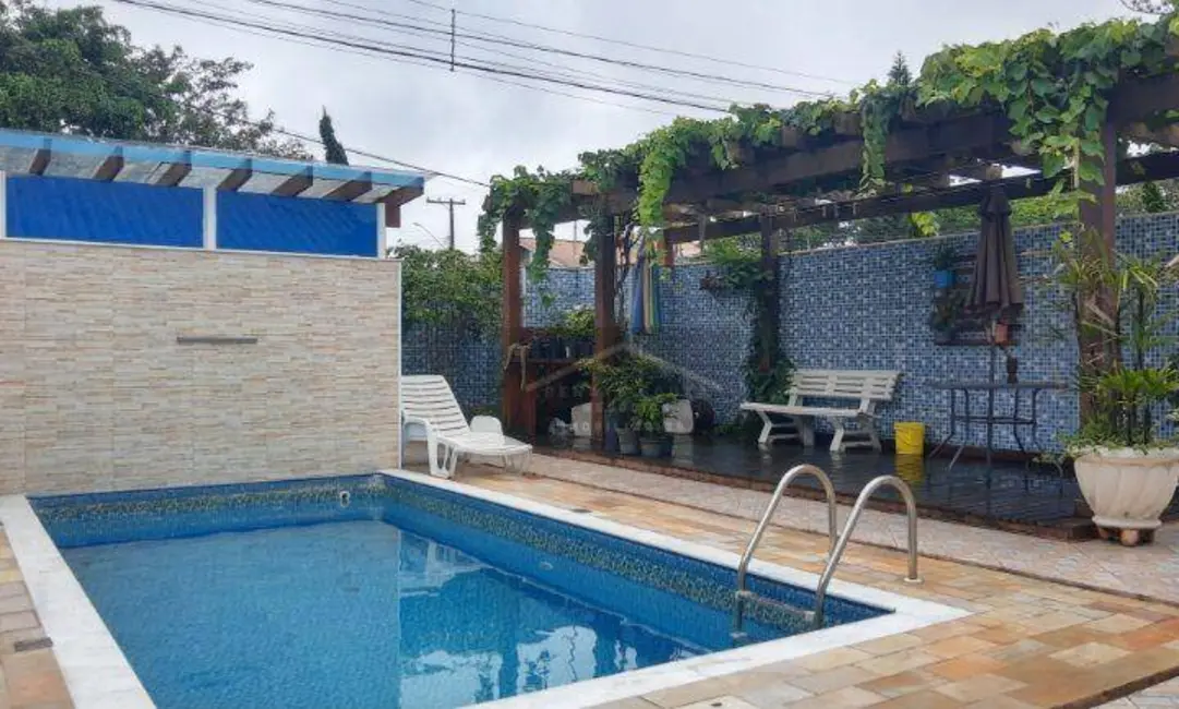 Casa com 3 quartos à venda, 250m2 em Peruibe - SP - imagem 3 Foto 3 de Casa com 3 quartos à venda, 250m2 em Peruibe - SP