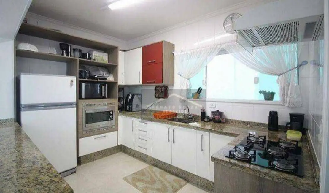 Sobrado com 5 quartos à venda, 250m2 em Peruibe - SP - imagem 7 Foto 7 de Sobrado com 5 quartos à venda, 250m2 em Peruibe - SP
