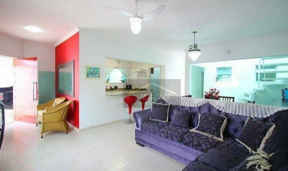 Sobrado com 5 quartos à venda, 250m2 em Peruibe - SP - imagem 4 Foto 4 de Sobrado com 5 quartos à venda, 250m2 em Peruibe - SP