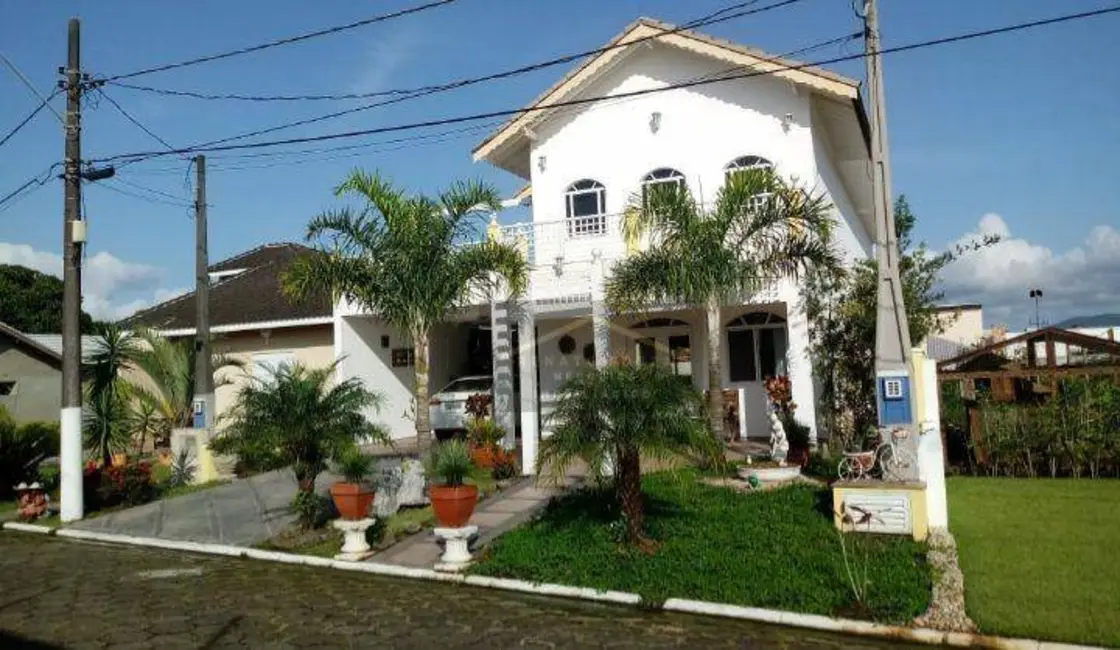 Foto 1 de Sobrado com 3 quartos à venda, 328m2 em Peruibe - SP