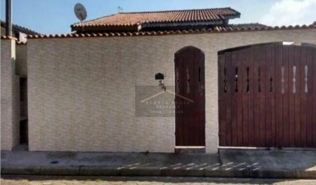 Foto 1 de Casa com 3 quartos à venda, 250m2 em Peruibe - SP