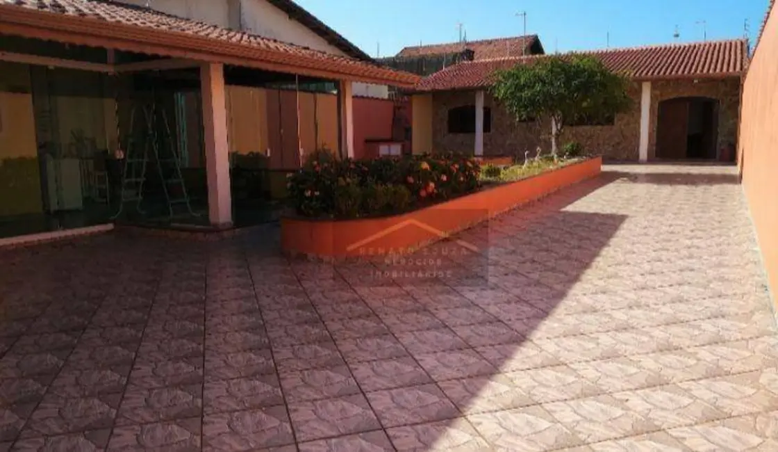 Foto 1 de Casa com 2 quartos à venda, 250m2 em Peruibe - SP