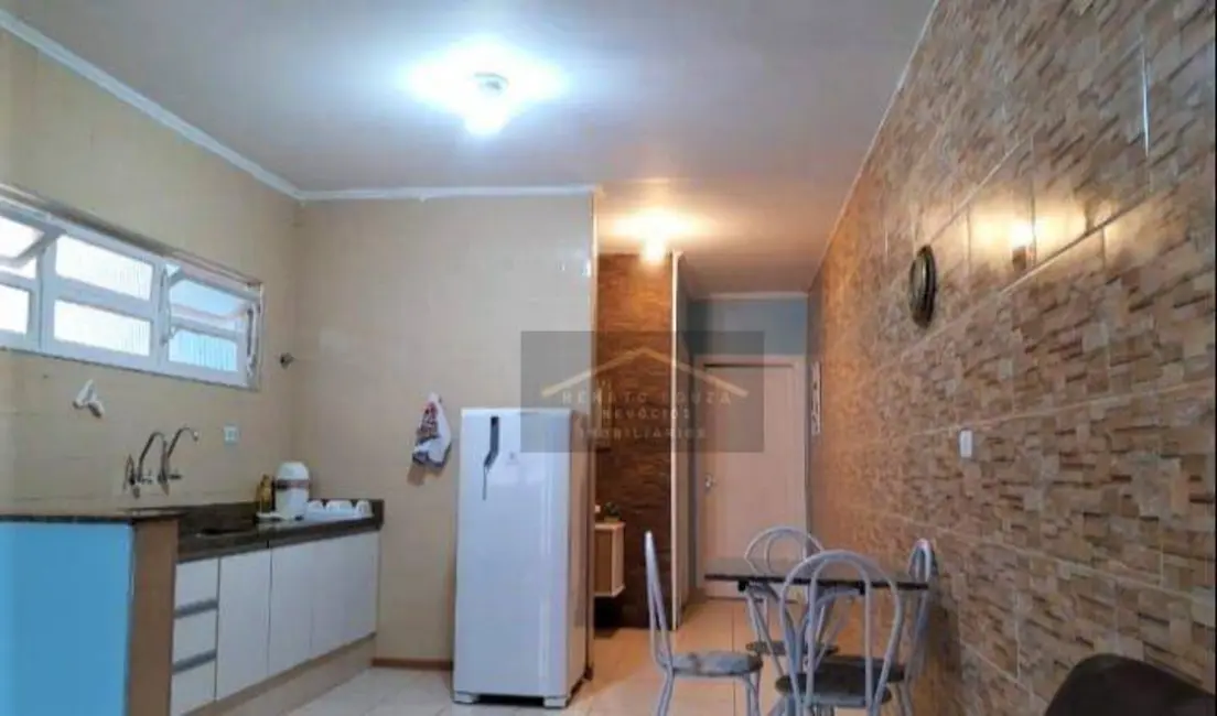 Casa com 3 quartos à venda, 250m2 em Centro, Peruibe - SP - imagem 3 Foto 3 de Casa com 3 quartos à venda, 250m2 em Centro, Peruibe - SP