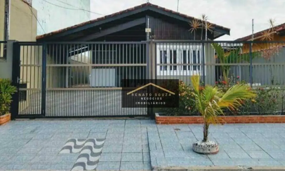 Foto 2 de Casa com 3 quartos à venda, 250m2 em Peruibe - SP