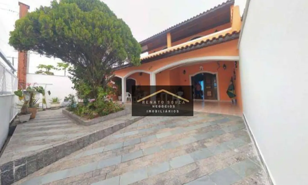 Sobrado com 4 quartos à venda, 250m2 em Peruibe - SP - imagem 2 Foto 2 de Sobrado com 4 quartos à venda, 250m2 em Peruibe - SP