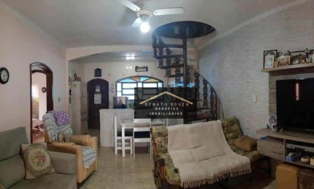 Sobrado com 4 quartos à venda, 250m2 em Peruibe - SP - imagem 4 Foto 4 de Sobrado com 4 quartos à venda, 250m2 em Peruibe - SP