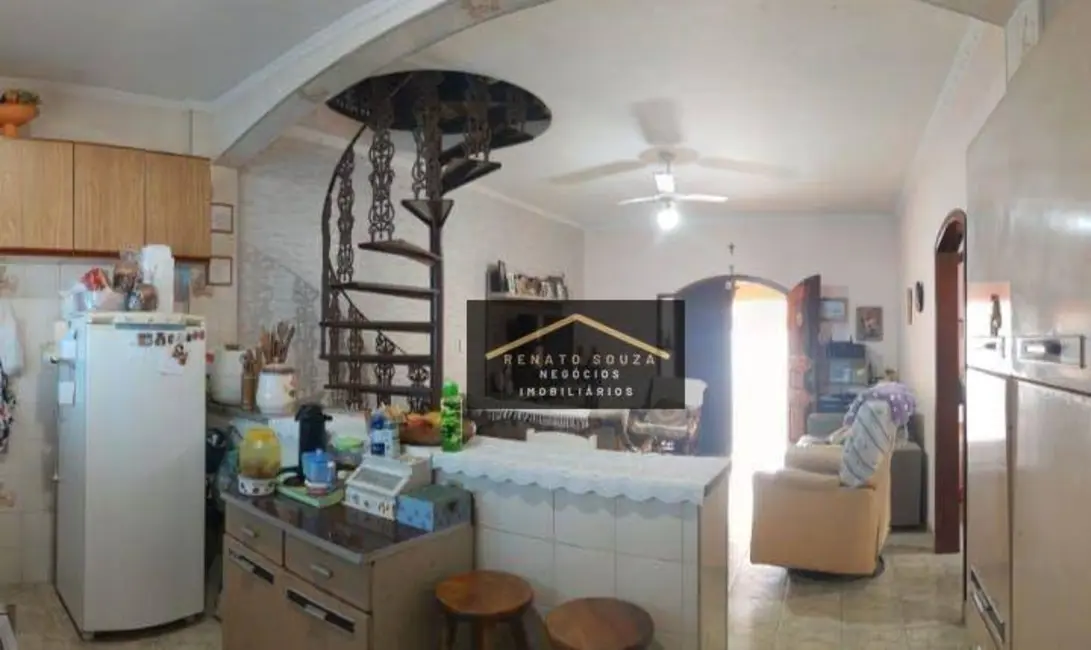 Sobrado com 4 quartos à venda, 250m2 em Peruibe - SP - imagem 5 Foto 5 de Sobrado com 4 quartos à venda, 250m2 em Peruibe - SP