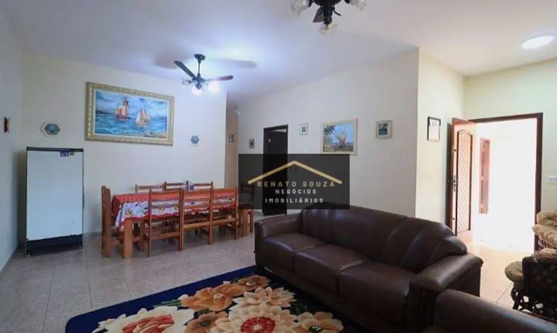 Casa com 3 quartos à venda, 250m2 em Peruibe - SP - imagem 3 Foto 3 de Casa com 3 quartos à venda, 250m2 em Peruibe - SP