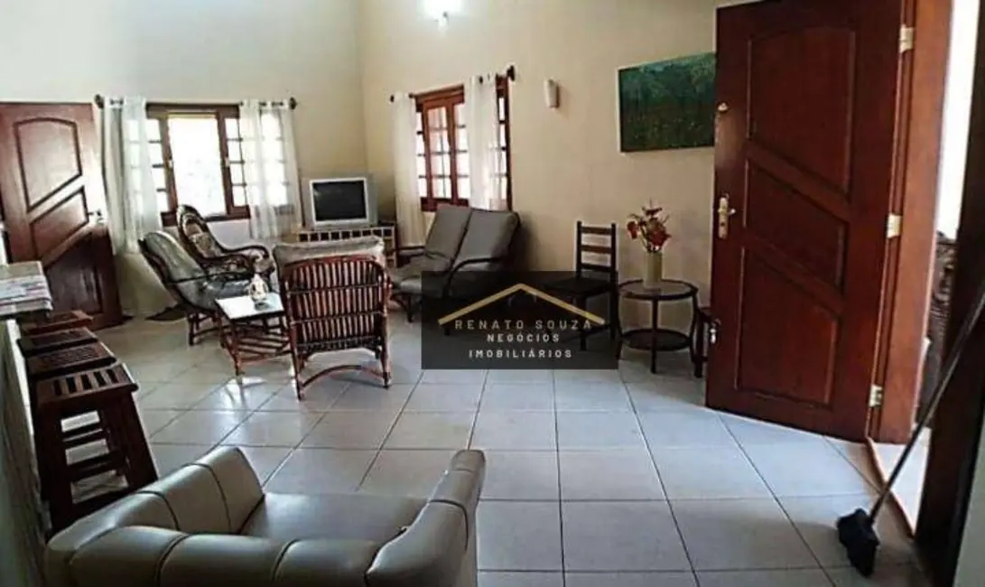 Sobrado com 3 quartos à venda, 250m2 em Peruibe - SP - imagem 4 Foto 4 de Sobrado com 3 quartos à venda, 250m2 em Peruibe - SP