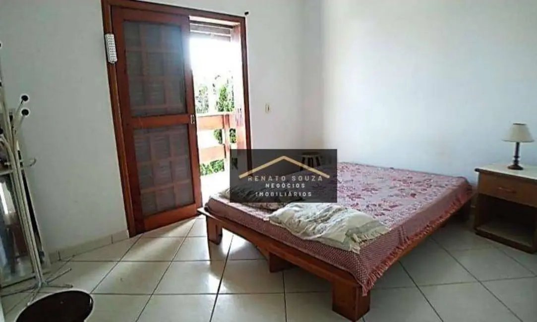 Sobrado com 3 quartos à venda, 250m2 em Peruibe - SP - imagem 8 Foto 8 de Sobrado com 3 quartos à venda, 250m2 em Peruibe - SP