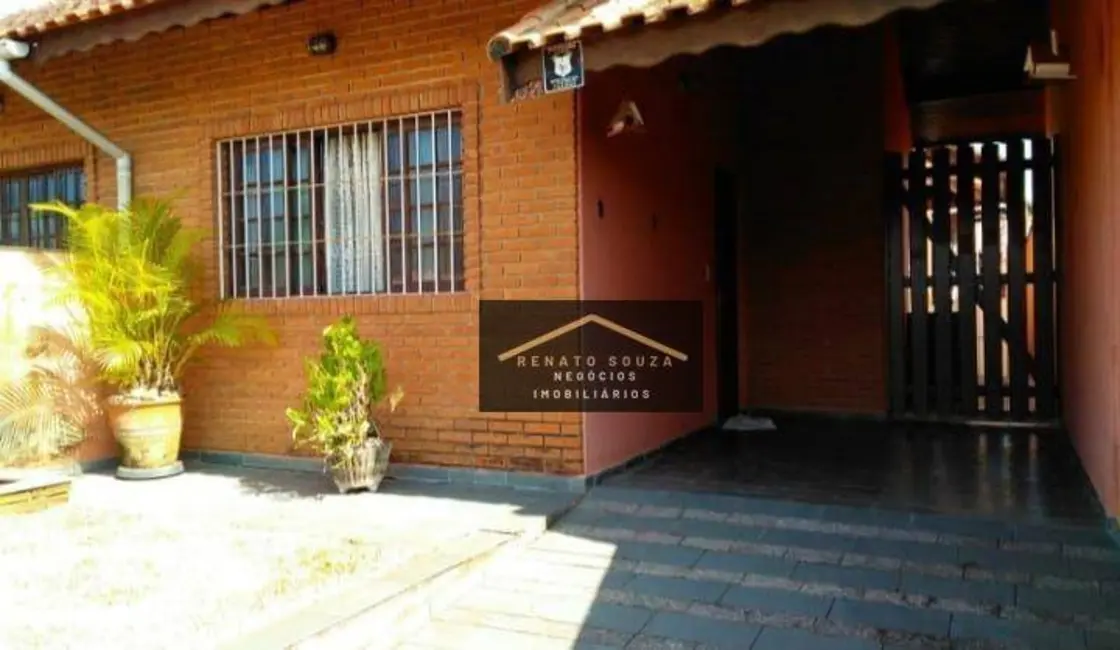 Foto 1 de Casa com 3 quartos à venda, 125m2 em Peruibe - SP