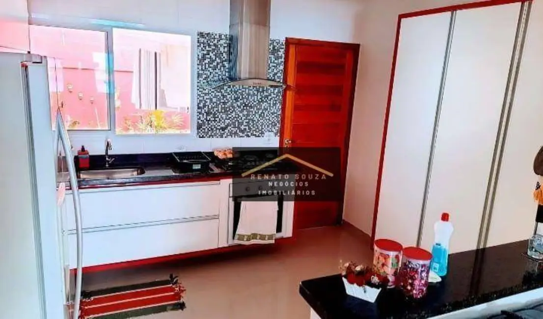 Casa com 3 quartos à venda, 250m2 em Peruibe - SP - imagem 9 Foto 9 de Casa com 3 quartos à venda, 250m2 em Peruibe - SP