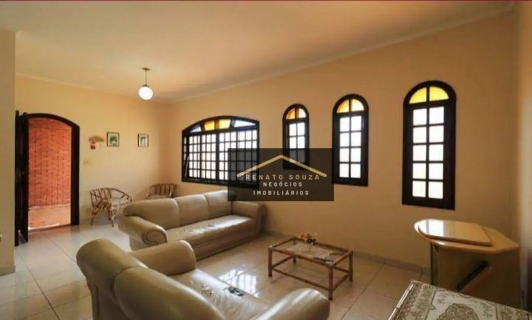 Casa com 3 quartos à venda, 250m2 em Peruibe - SP - imagem 3 Foto 3 de Casa com 3 quartos à venda, 250m2 em Peruibe - SP