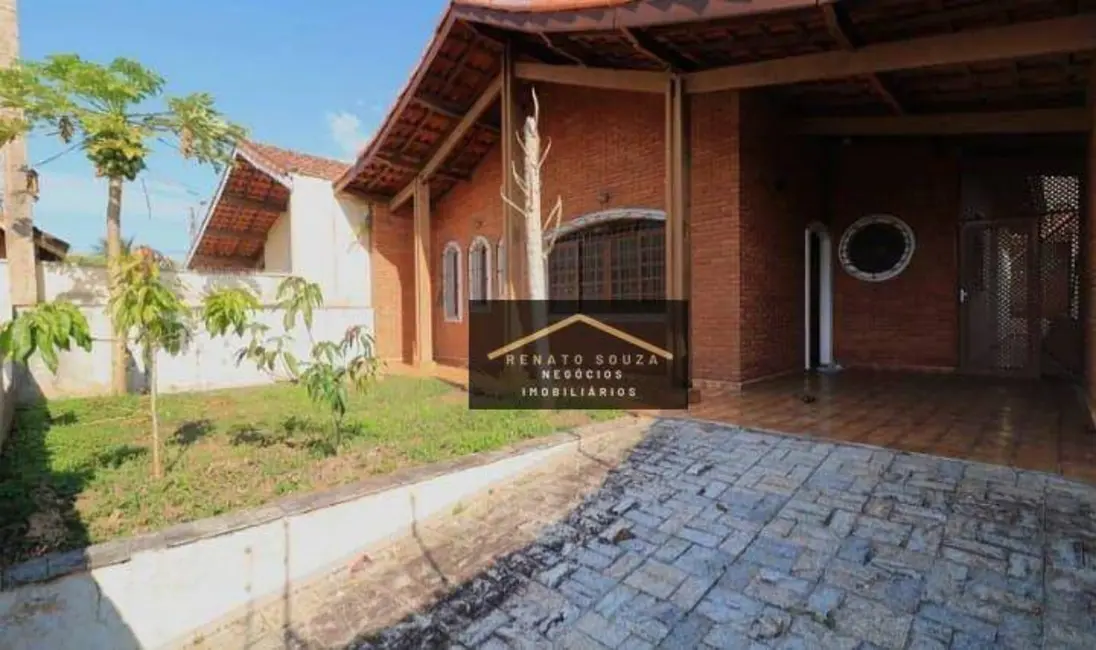 Foto 1 de Casa com 3 quartos à venda, 250m2 em Peruibe - SP