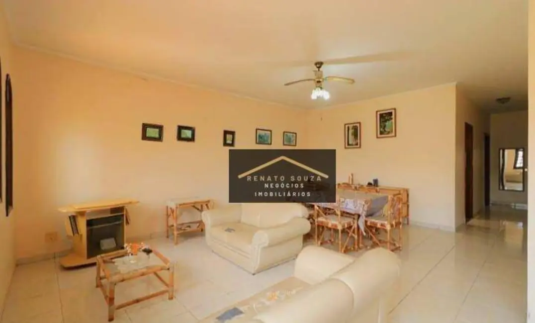 Casa com 3 quartos à venda, 250m2 em Peruibe - SP - imagem 2 Foto 2 de Casa com 3 quartos à venda, 250m2 em Peruibe - SP