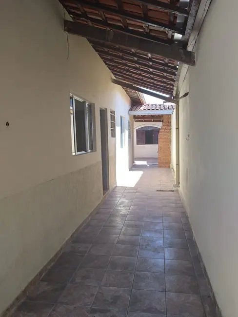 Casa com 2 quartos à venda, 180m2 em Peruibe - SP - imagem 3 Foto 3 de Casa com 2 quartos à venda, 180m2 em Peruibe - SP