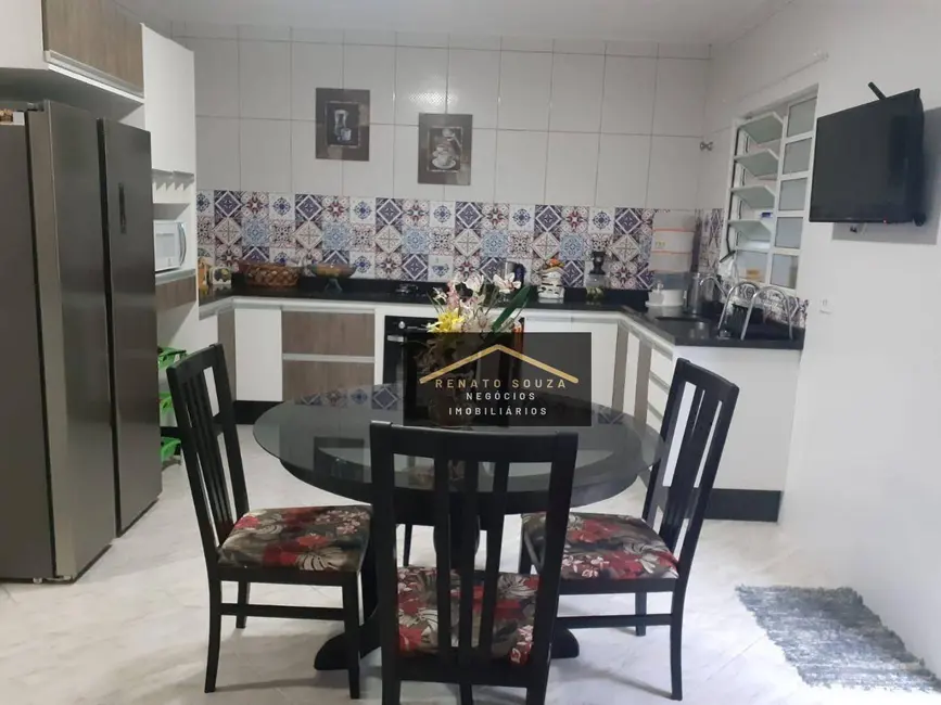 Sobrado com 4 quartos à venda, 260m2 em Peruibe - SP - imagem 9 Foto 9 de Sobrado com 4 quartos à venda, 260m2 em Peruibe - SP