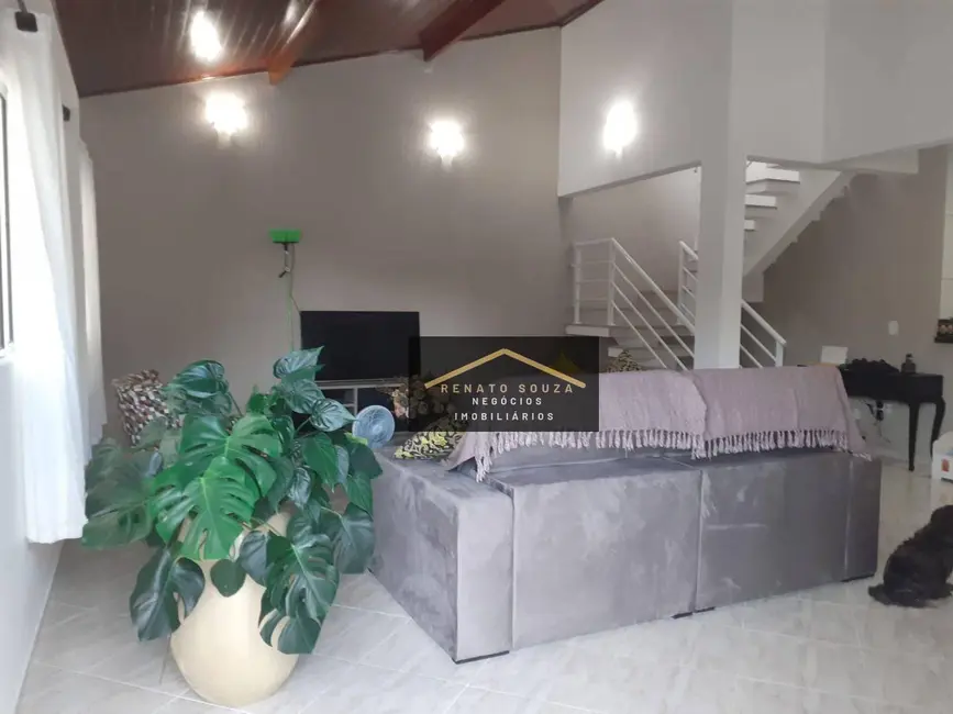 Sobrado com 4 quartos à venda, 260m2 em Peruibe - SP - imagem 8 Foto 8 de Sobrado com 4 quartos à venda, 260m2 em Peruibe - SP