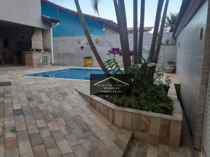 Sobrado com 4 quartos à venda, 260m2 em Peruibe - SP - imagem 3 Foto 3 de Sobrado com 4 quartos à venda, 260m2 em Peruibe - SP