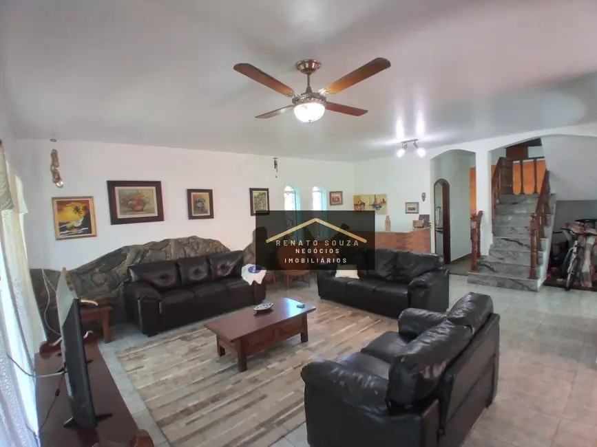 Sobrado com 4 quartos à venda, 400m2 em Peruibe - SP - imagem 8 Foto 8 de Sobrado com 4 quartos à venda, 400m2 em Peruibe - SP