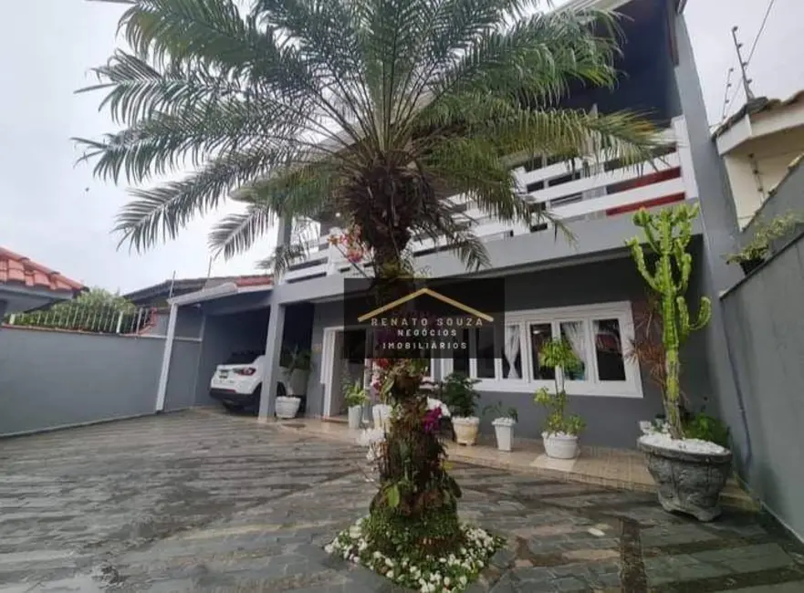 Sobrado com 3 quartos à venda, 261m2 em Peruibe - SP - imagem 2 Foto 2 de Sobrado com 3 quartos à venda, 261m2 em Peruibe - SP