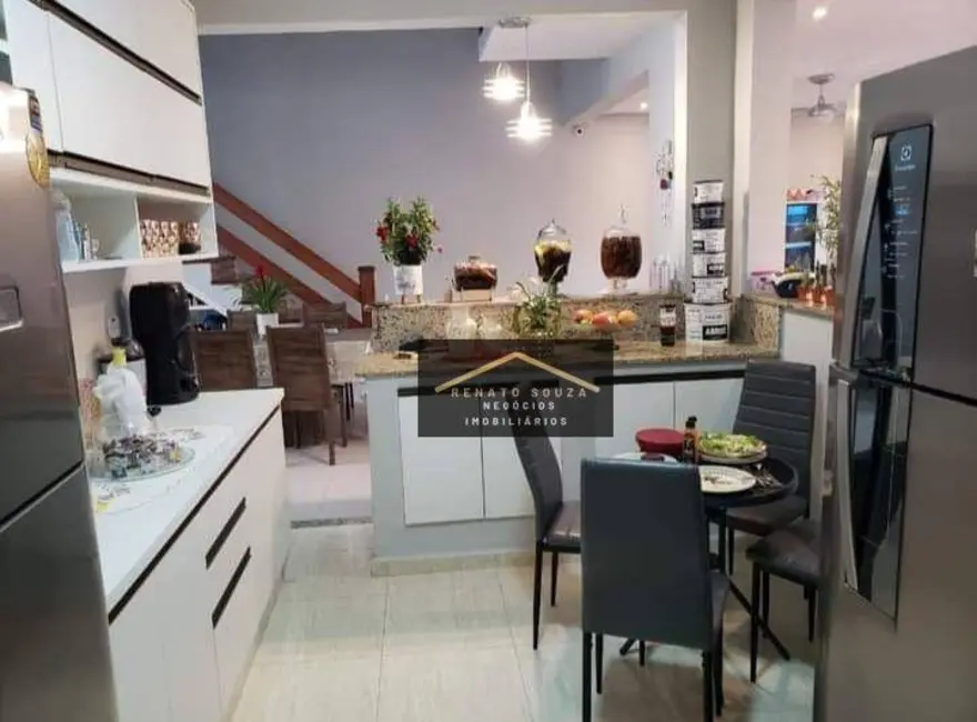 Sobrado com 3 quartos à venda, 261m2 em Peruibe - SP - imagem 6 Foto 6 de Sobrado com 3 quartos à venda, 261m2 em Peruibe - SP