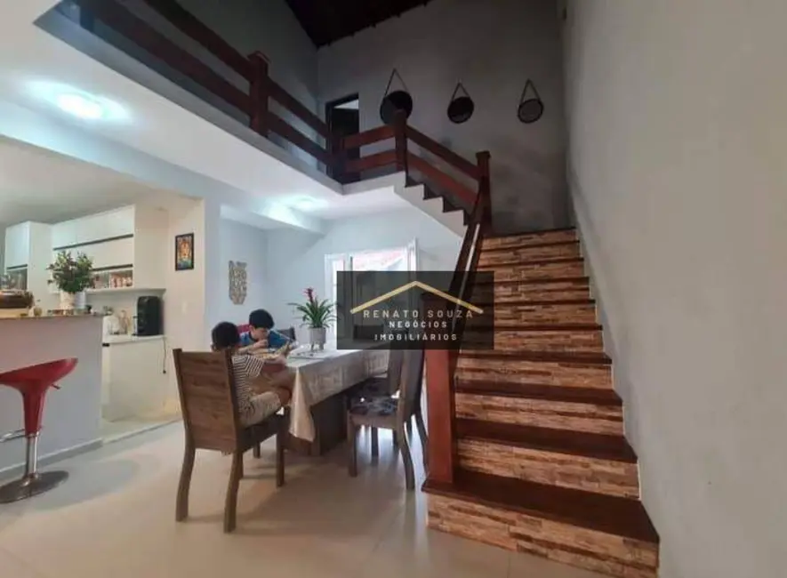 Sobrado com 3 quartos à venda, 261m2 em Peruibe - SP - imagem 3 Foto 3 de Sobrado com 3 quartos à venda, 261m2 em Peruibe - SP